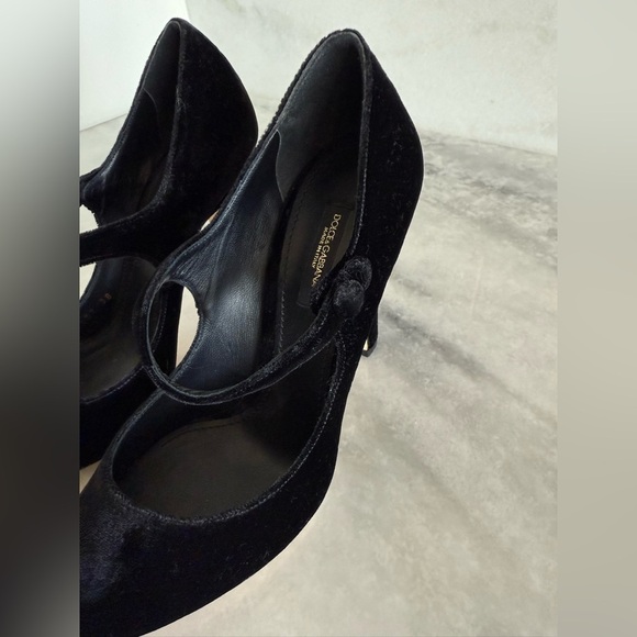 DOLCE & GABBANA Black Velvet Mary Jane Pumps Heels •38 w/ red D&G box - Picture 13 of 13